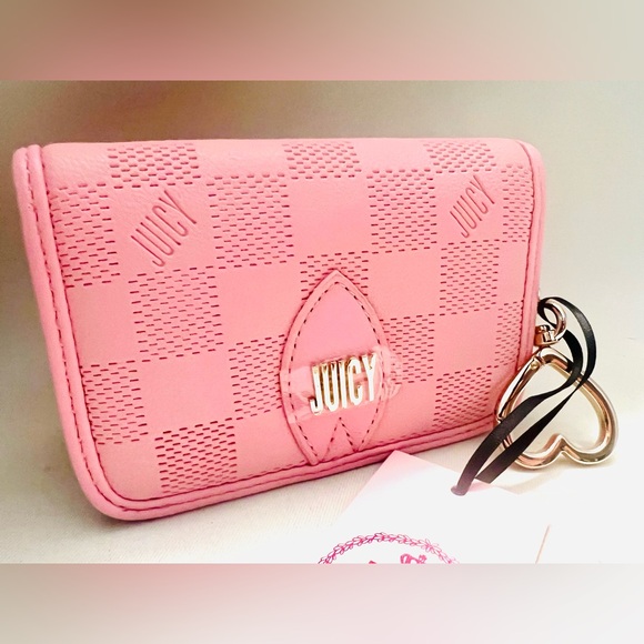 ✨ Juicy Couture Chic Debossed Wallet with Gold Heart Chain ✨ - Picture 2 of 6